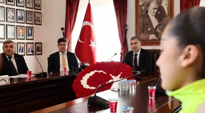 Vali Aktaş: “Sporda ve eğitimde başarı gösteren gençler şehrin en kıymetli hazinesidir”