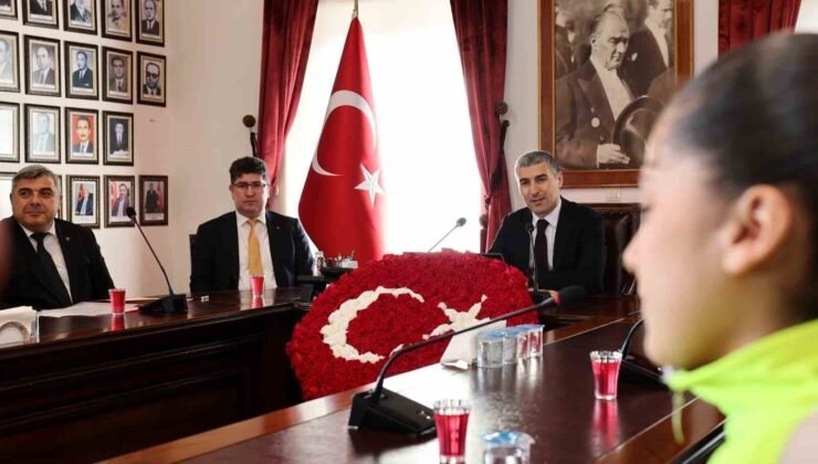 Vali Aktaş: “Sporda ve eğitimde başarı gösteren gençler şehrin en kıymetli hazinesidir”