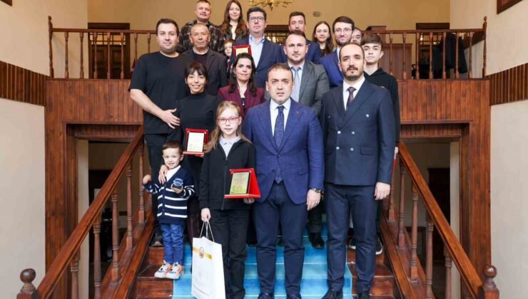 Vali Sözer ‘Yılın Okuru’ ödüllerini takdim etti