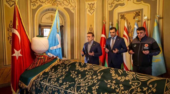 Vali Sözer, Ertuğrul Gazi Türbesi’nde dua etti