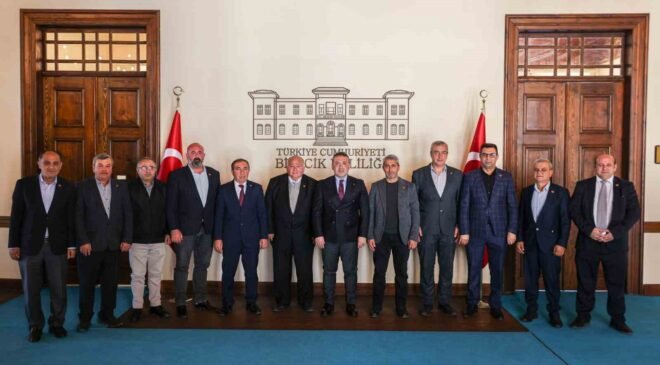 Vali Sözer, muhtarlar derneği yönetimiyle bir araya geldi