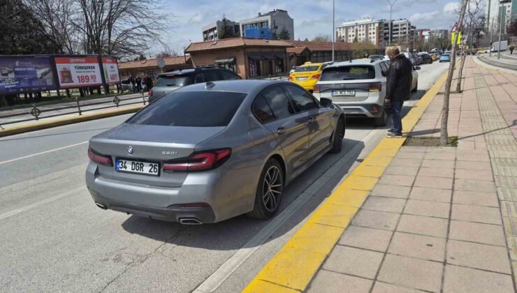 Yaya geçidinin önünde maddi hasarlı kaza