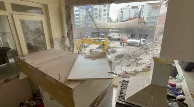 Yıkılmaya çalışılan bina sebebi ile zarar görenler artıyor