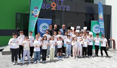 Odunpazarı Belediyesi Yüzme Kursunun Minik Kursiyerleri Başarı Belgelerini Aldı