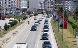 Afyonkarahisar-Antalya yolunda tatilcilerin dönüş yoğunluğu sürüyor