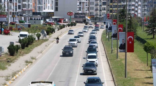 Afyonkarahisar-Antalya yolunda tatilcilerin dönüş yoğunluğu sürüyor