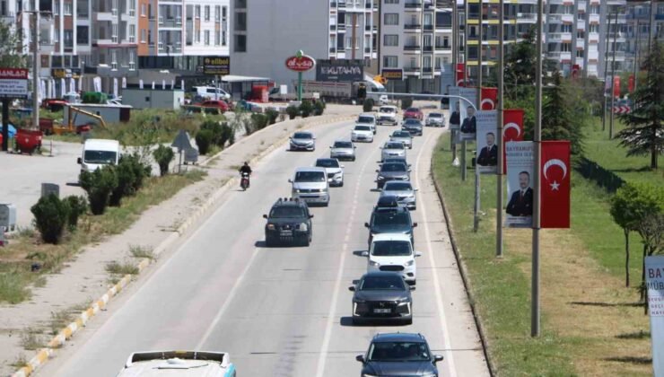 Afyonkarahisar-Antalya yolunda tatilcilerin dönüş yoğunluğu sürüyor
