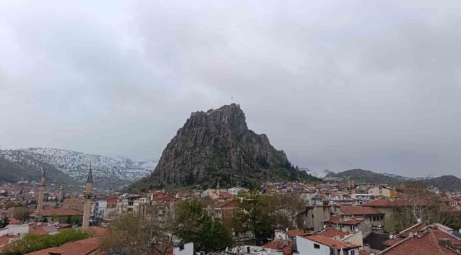 Afyonkarahisar’da kara kış geri geldi