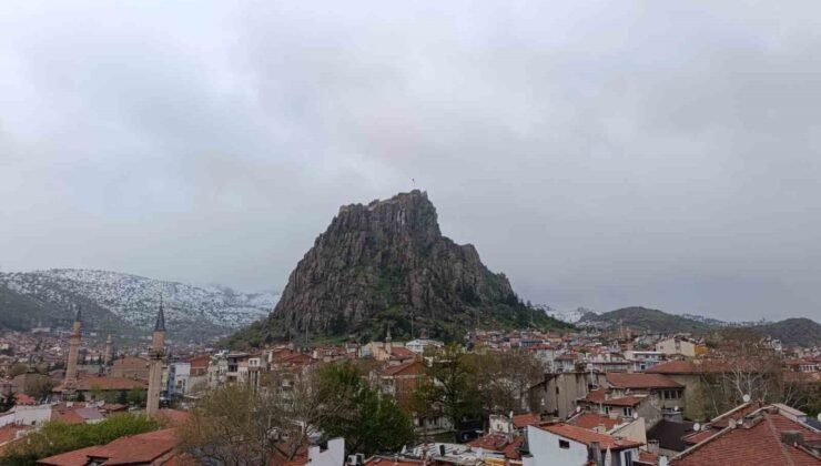 Afyonkarahisar’da kara kış geri geldi