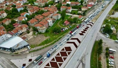 Afyonkarahisar’daki karayollarında bayram trafiği yoğunluğu başladı