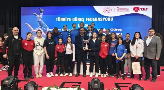 Afyonkarahisar’lı sporcular Kars’taki güreş şampiyonasından madalyalarla döndü