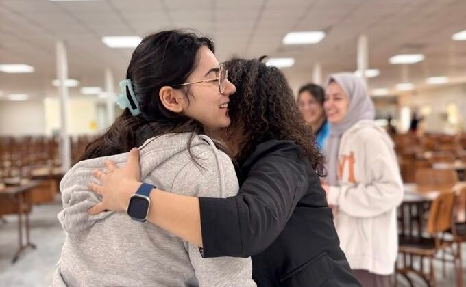Ailelerinden uzaktaki öğrenciler bayram coşkusunu yurtlarda yaşadı