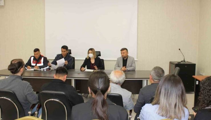 Altıntaş’ta okul güvenliği üzerine değerlendirme toplantısı