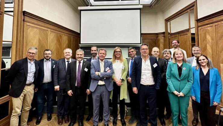 Anadolu Üniversitesi EADTU Zirvesi’nde uluslararası temaslarda bulundu