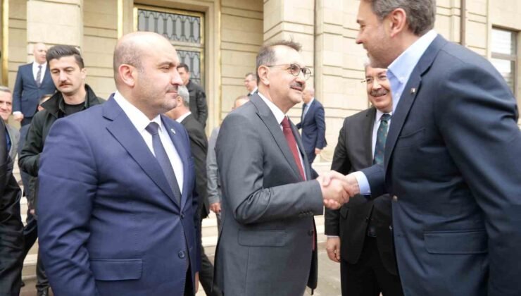 Bakan Bayraktar Eskişehir Valiliğini ziyaret etti