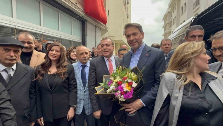 Bakan Bayraktar MHP Eskişehir İl Başkanlığı’nı ziyaret etti