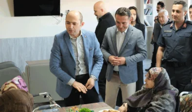 Eskişehir’de Sivrihisar Protokolünden Huzurevine Bayram Ziyareti
