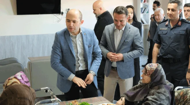 Eskişehir’de Sivrihisar Protokolünden Huzurevine Bayram Ziyareti