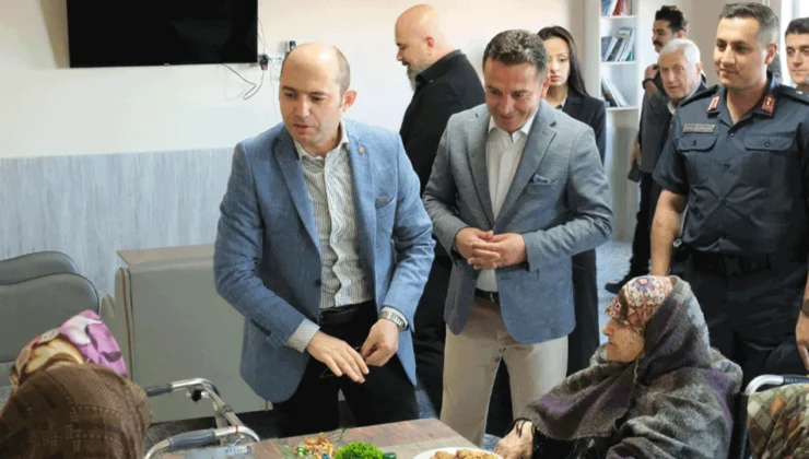Eskişehir’de Sivrihisar Protokolünden Huzurevine Bayram Ziyareti