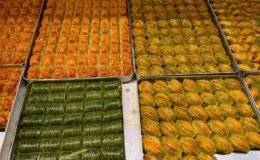 Bayrama sayılı günler kala baklava ve lokum satışları arttı
