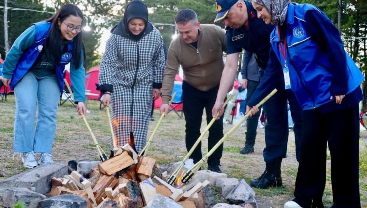 Bilecik’te 250 üniversite öğrencisiyle ‘Gençlik Ateşi’ yakıldı