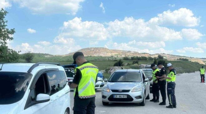 Bilecik’te bayram denetimi: 321 kişi ve 144 araç sorgulandı