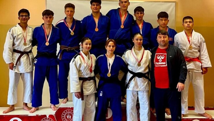 Bilecik’te judo turnuvasında madalyalar sahiplerini buldu