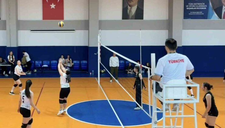 Bilecik’te liseler arası voleybol müsabakası nefes kesti