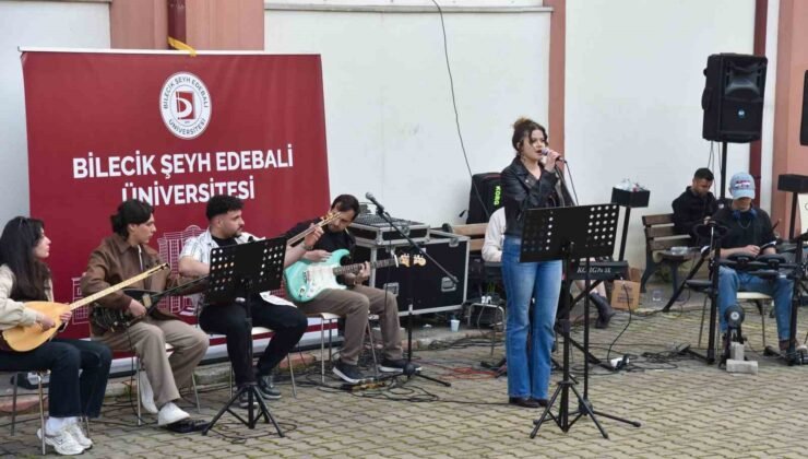 Bilecik’te öğrenciler kampüs konseriyle unutulmaz anlar yaşadı