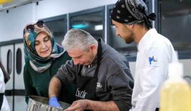 Bilecik’te özel ihtiyaçlı bireyler pasta ve tatlı yaptı