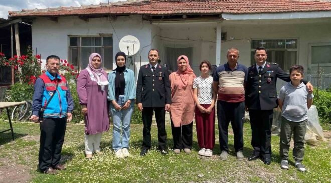 Bilecik’te şehit ve gazi ailelerine bayram ziyareti