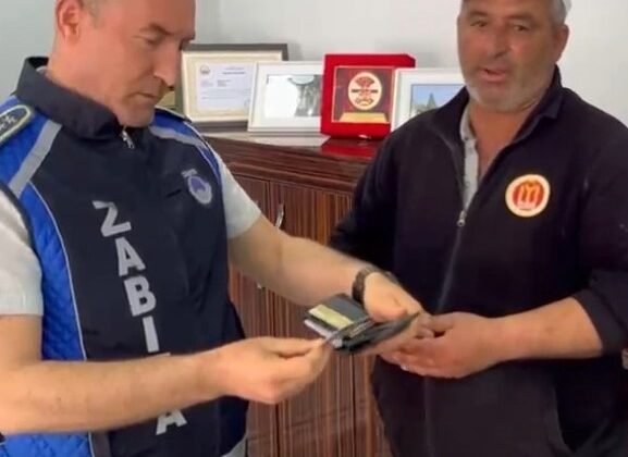 Bilecik’te temizlik görevlisi bulduğu cüzdanı zabıtaya teslim etti