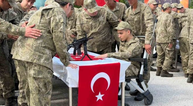 Bir günlüğüne asker olmanın gururunu yaşadılar