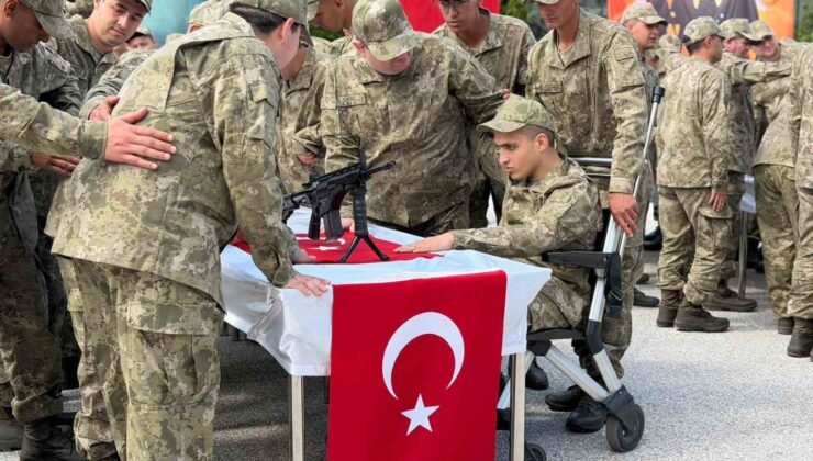 Bir günlüğüne asker olmanın gururunu yaşadılar