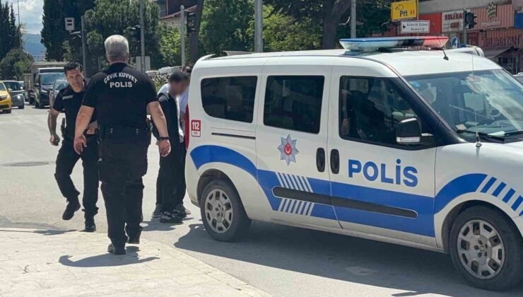 Boşanma aşamasında karısını bıçaklayacaktı, polis tam zamanında müdahale etti