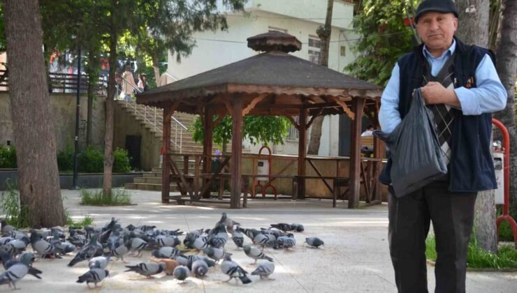 Bu bayramda eşini dostunu bıraktı, beslediği kuşlara koştu