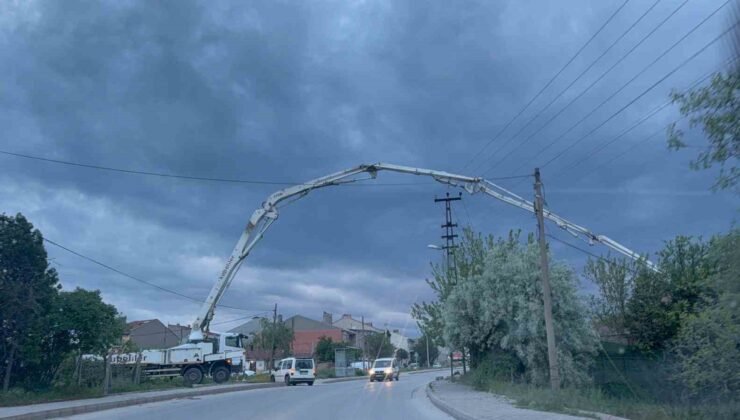 Bulvarın üzerinden betonu böyle aktardılar