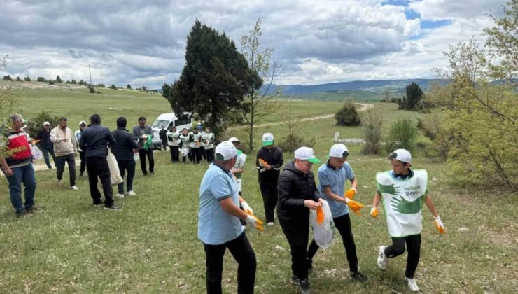 Çavdarhisar’da orman yangınlarına karşı çevre temizliği