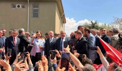 CHP’den AK Parti’ye geçen Başkan Köksal vatandaşlara seslendi: “Afyonkarahisarımızı yeniden inşa etmek için memleketime Adalet ve Kalkınma Partisi’nde hizmet etmeye devam edeceğim”