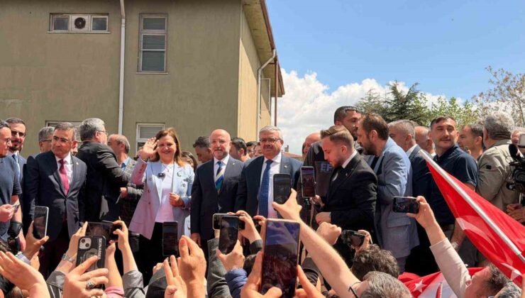 CHP’den AK Parti’ye geçen Başkan Köksal vatandaşlara seslendi: “Afyonkarahisarımızı yeniden inşa etmek için memleketime Adalet ve Kalkınma Partisi’nde hizmet etmeye devam edeceğim”