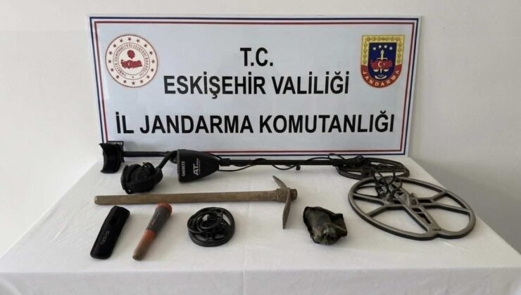 Define bulmak için kaçak kazı yaparken yakalandılar
