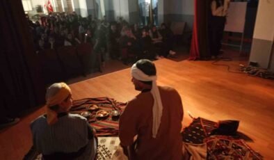 ’Bizim Yunus’ tiyatro oyunu ilgiyle izlendi