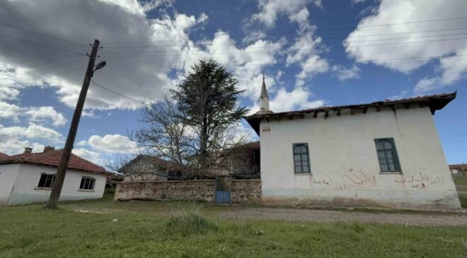Ecdada ait 143 yıllık cami restorasyon bekliyor