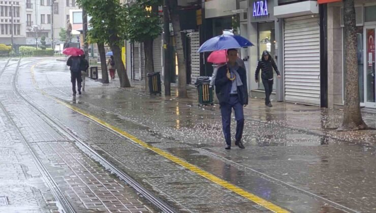 Eskişehir güne yağmurlu başladı