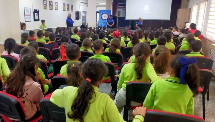 Eskişehir polisi ilçelerdeki öğrencileri hem eğlendiriyor hem bilgilendiriyor