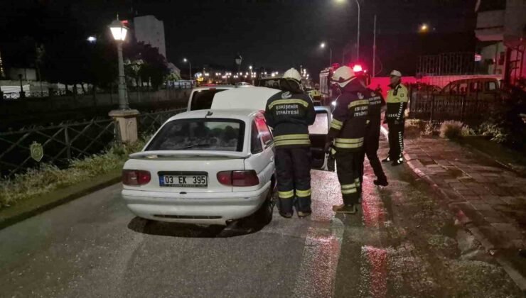 Eskişehir’de akaryakıt istasyonunun arkasında gerçekleşen araç yangını korkuttu