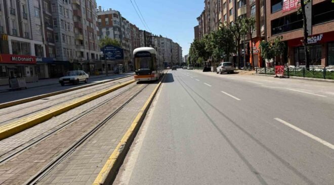 Eskişehir’de bayramın ilk günü sokaklar boş kaldı