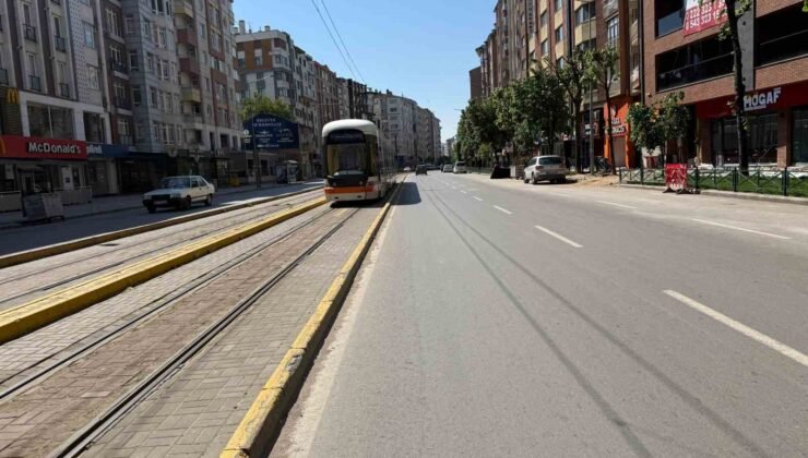 Eskişehir’de bayramın ilk günü sokaklar boş kaldı