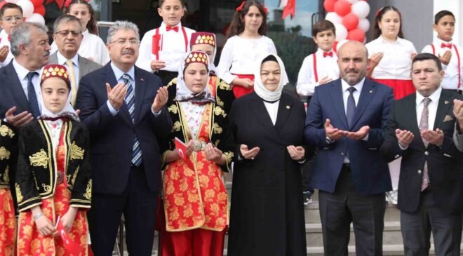 Eskişehir’de Doktor Mustafa Çamkoru Ortaokulu açıldı