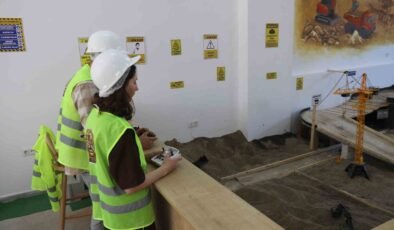 Eskişehir’de “milli sevda” simülasyon oldu: Şantiye izlemek yetmedi, başına geçtiler